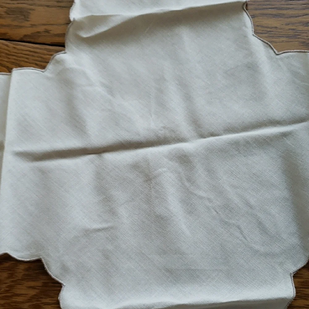 Vtg- Embroidered Cream Bread Basket Linen